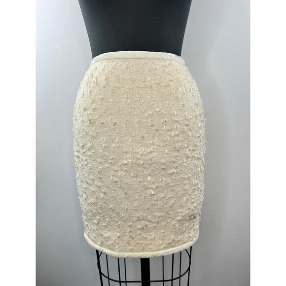 Vintage CHANEL 1996 Spring Cream Boucle Tweed Pencil Skirt CC Logo Button 38 VTG - Picture 1 of 15